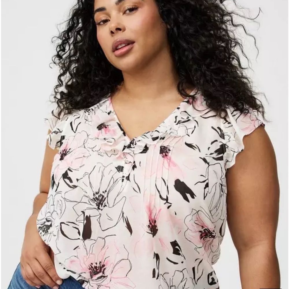 Torrid NWT Ruffle Flutter Sleeve Top - Picture 3 of 6